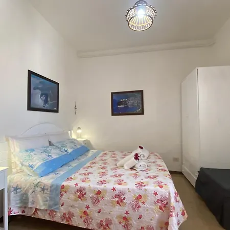 Centro Storico Flat 7 Mins From Port Lipari (Isola Lipari)